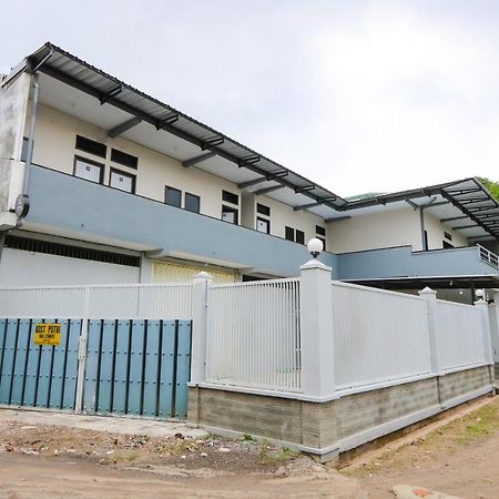 Oyo 3187 Kost Putri Bu Chris Jembel Exterior foto