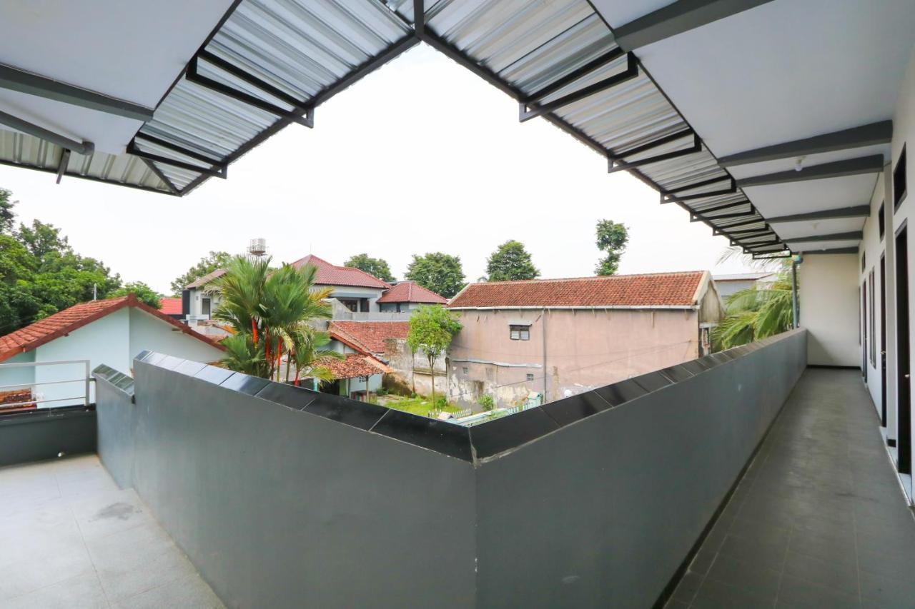 Oyo 3187 Kost Putri Bu Chris Jembel Exterior foto